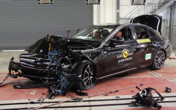 Mercedes-Benz E-Klasse im Euro-NCAP-Crashtest.  Foto:Euro NCAP